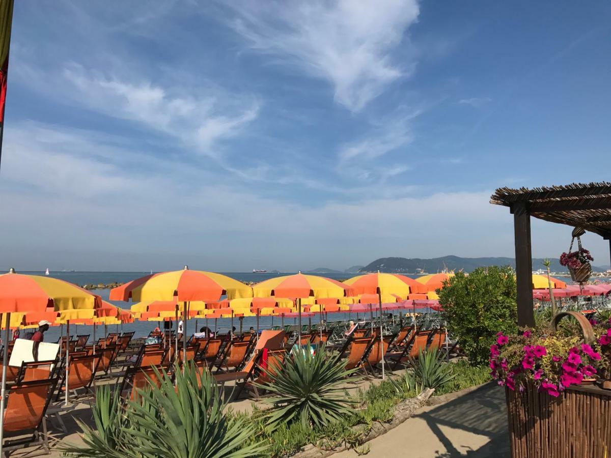 Villa Ancora bilocale Marina di Massa Exterior foto